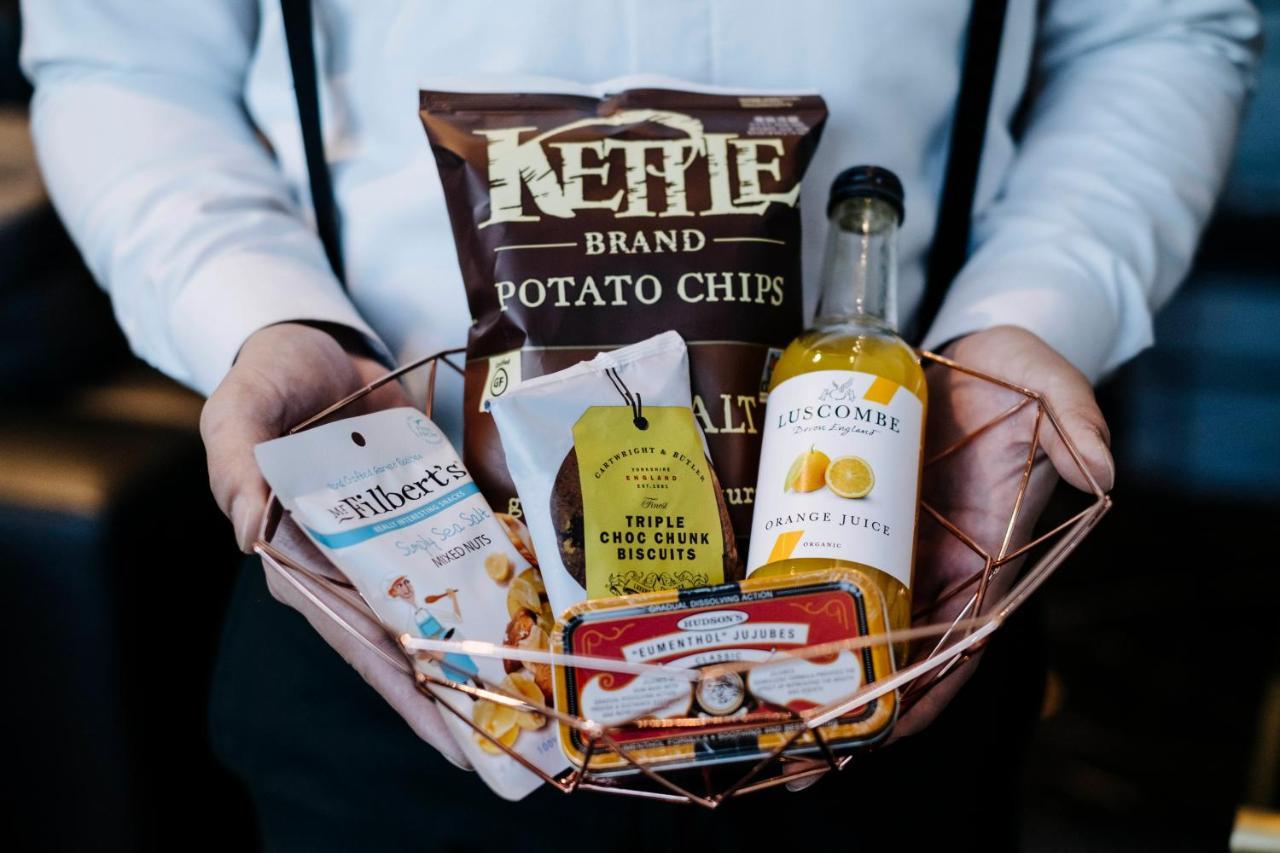 The Outpost Hotel Sentosa By Far East Hospitality (Adults Only) Singapore Eksteriør bilde A selection of snacks