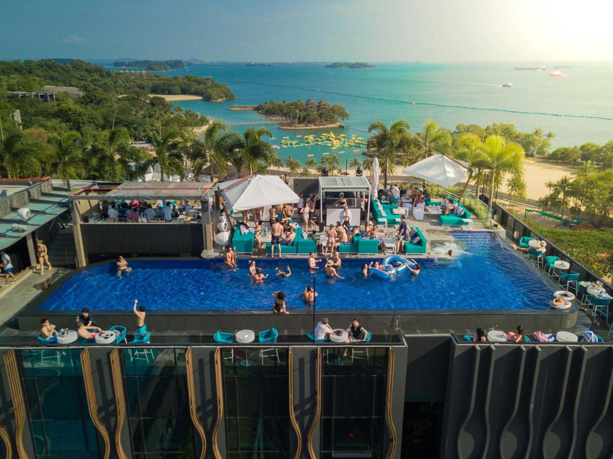 The Outpost Hotel Sentosa By Far East Hospitality (Adults Only) Singapore Eksteriør bilde The rooftop pool at the U Sathorn