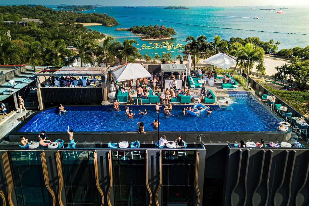 The Outpost Hotel Sentosa By Far East Hospitality (Adults Only) Singapore Eksteriør bilde The rooftop pool at the hotel
